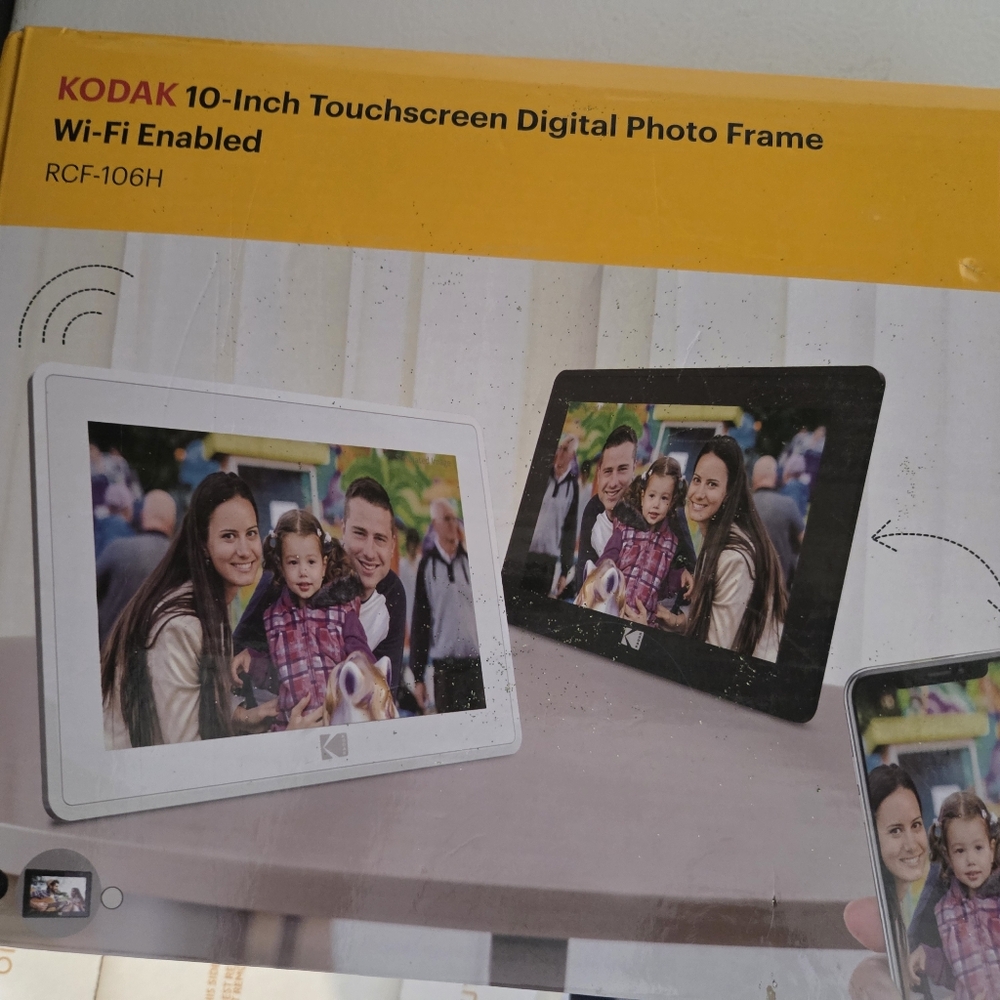 Kodak Wi-Fi Digital Photo Frame in Black and White 10 Inch Frame